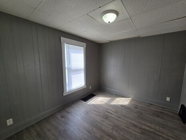 Building Photo - 211 Manson St