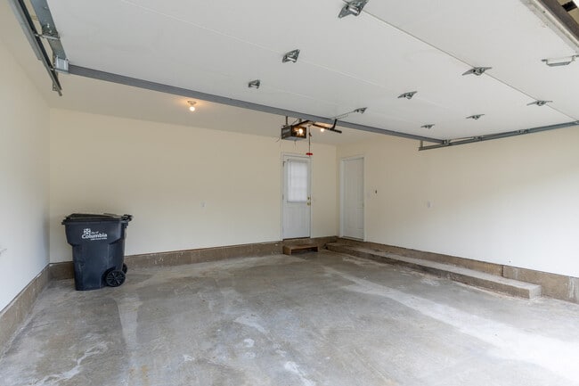 Building Photo - 5015 CARRIE RIDGE Dr