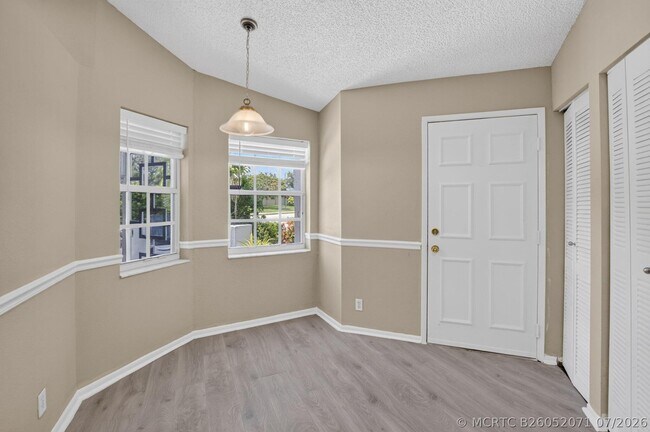 Building Photo - 8108 Summer Shores Dr