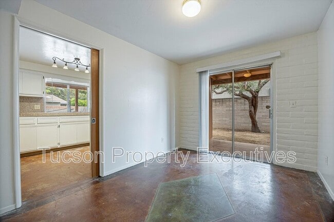 Building Photo - 3534 N Palmer Dr