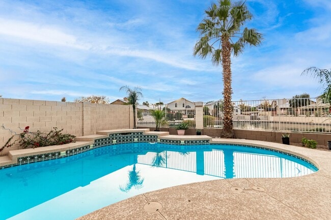 Building Photo - 4 bedoom home with private pool