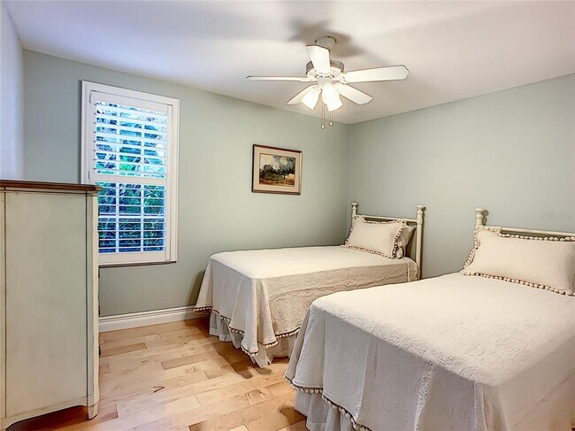 Building Photo - 539 Fallbrook Dr