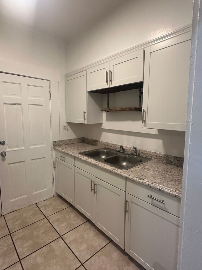 Building Photo - 322 Oakland Ave