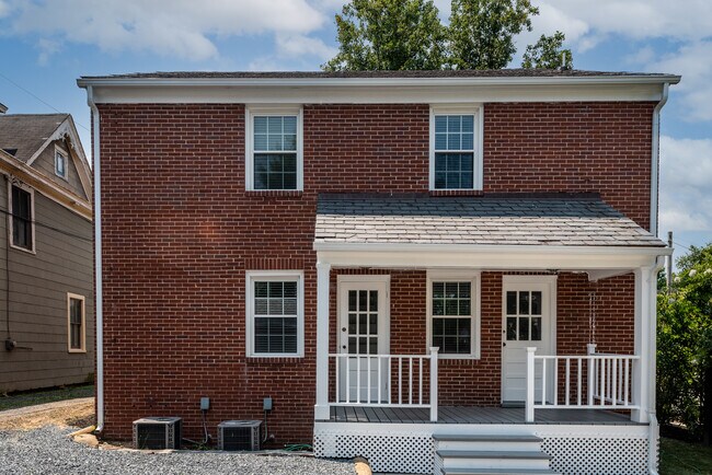 Building Photo - 819 Weedon St