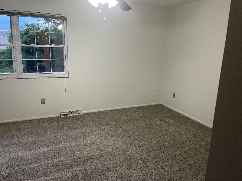 Building Photo - 13952 Oakbrook Dr