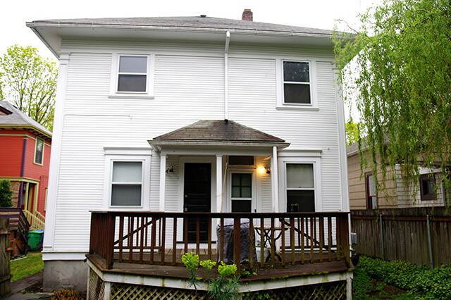 Building Photo - 1625 SE Pine St