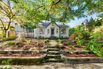 Building Photo - 2 Bed, 1 Bath in the Irvington Neighborhood!