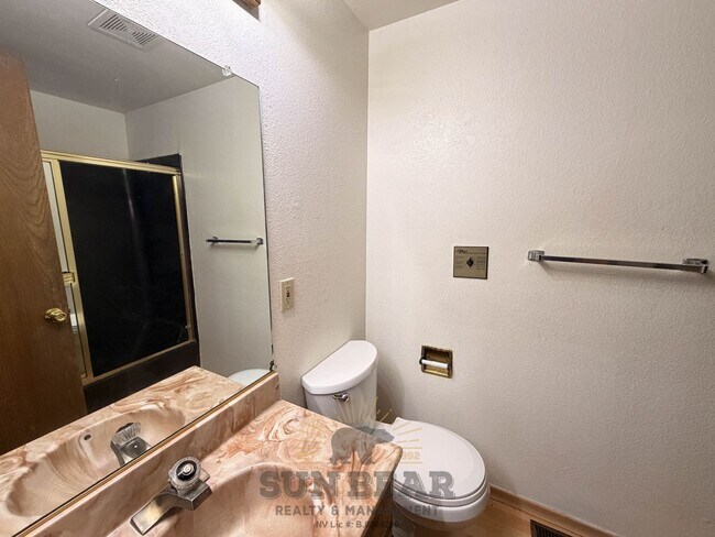 Building Photo - 3 Bedroom, 2.5 bath condo - Central Incline!  Being Painted!