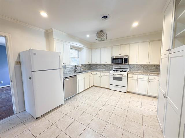 Building Photo - 3951 Gaspar Dr