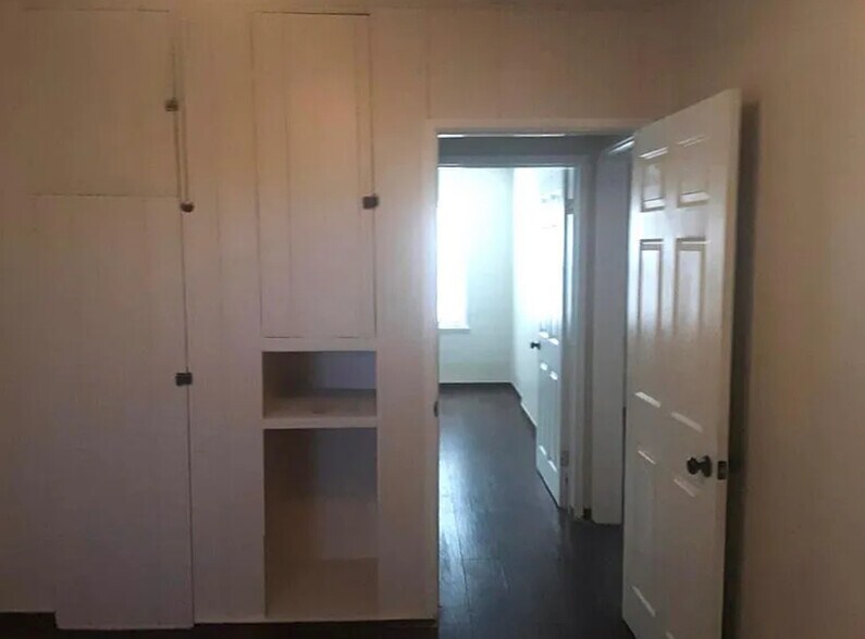 Building Photo - 5837 Oak Ave