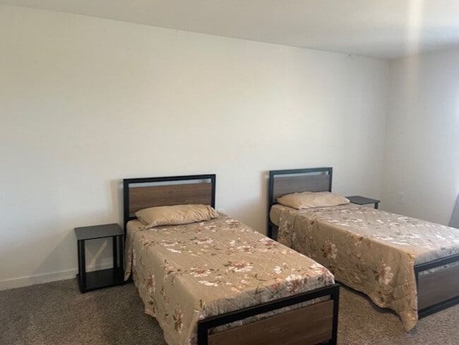 Building Photo - Large spacious 4 bedroom home located in cul de sac