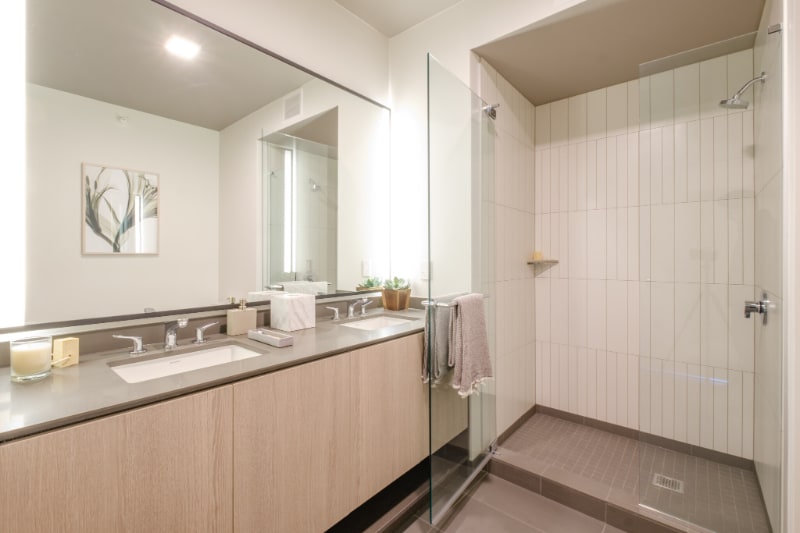 Building Photo - 112 E Roosevelt Rd