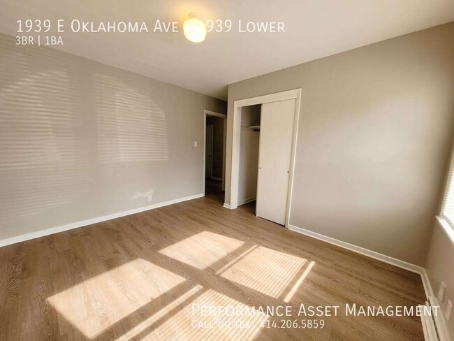 Building Photo - Spacious 3BR lower unit with modern applia...