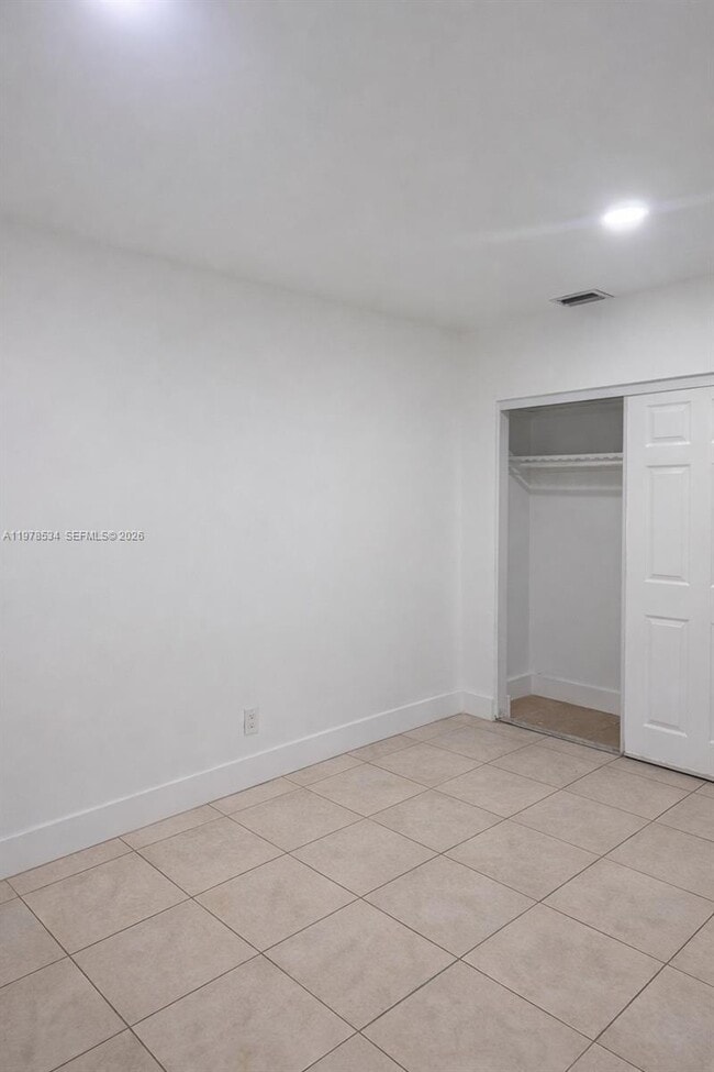 Building Photo - 221 NE 40th St