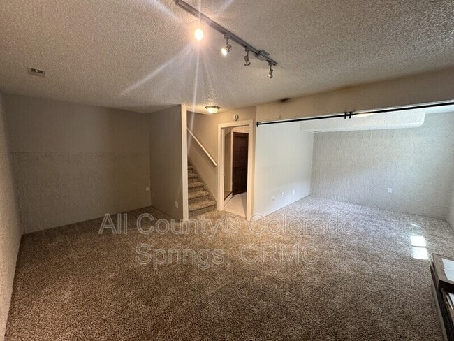 Building Photo - 5185 Nolte Dr N