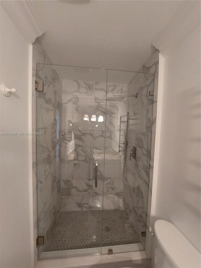 Building Photo - 255 Poinciana Island Dr