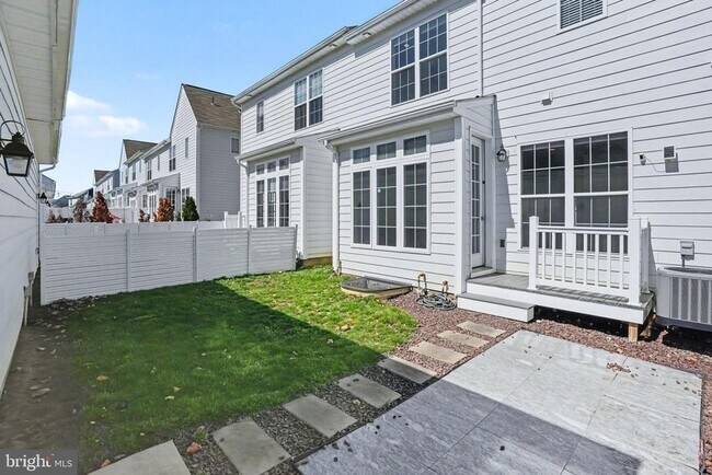 Building Photo - 205 Hoke Farm Way