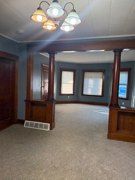 Building Photo - 41 Elm St