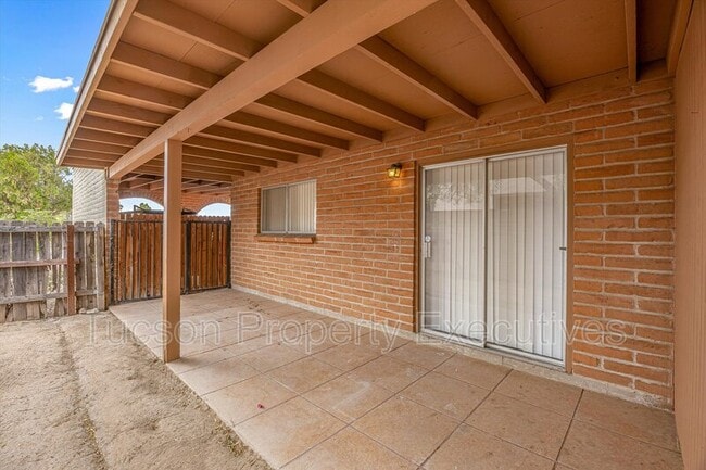 Building Photo - 3534 N Palmer Dr