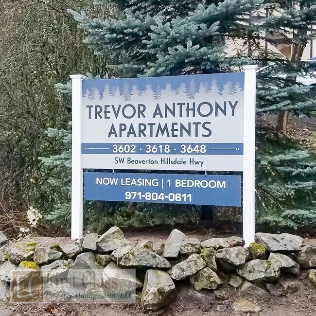 Building Photo - 3618 SW Beaverton Hillsdale Hwy