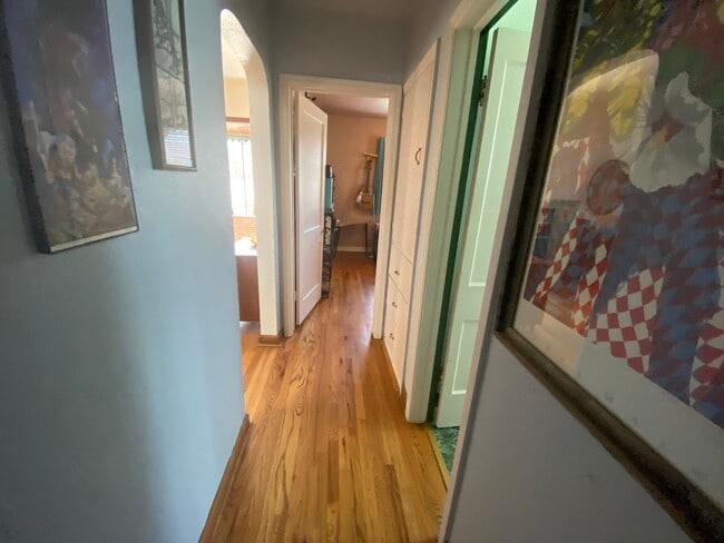 Building Photo - Awesome 2 bedroom Bungalow in Cory-Merill Neighborhood