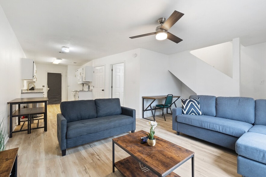 Building Photo - 1308 W Brevard St