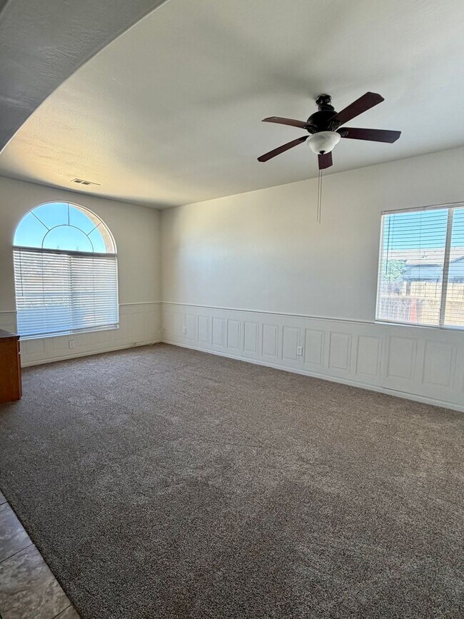 Building Photo - 118 Emerald Isle Way