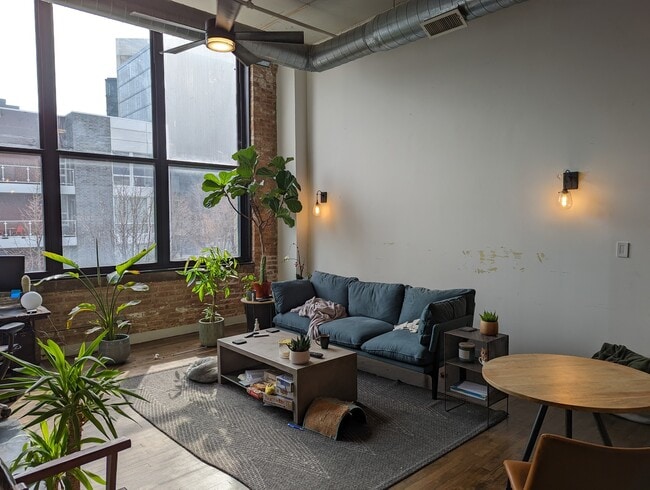 Building Photo - 2650 W Belden Ave