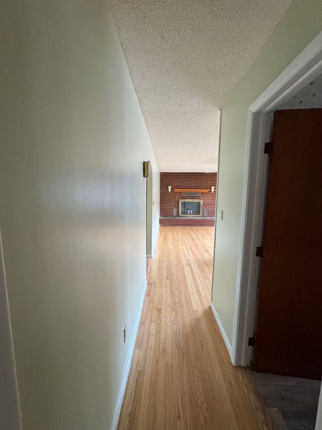 Building Photo - Upgraded 3 Bedroom Home with Garage and Ba...