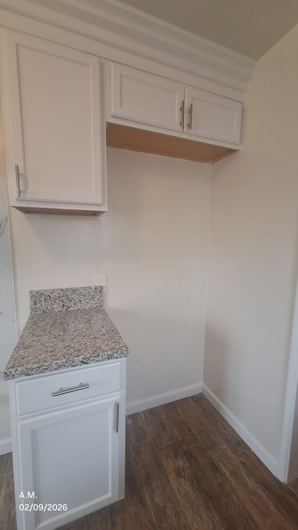 Building Photo - 4003-4007