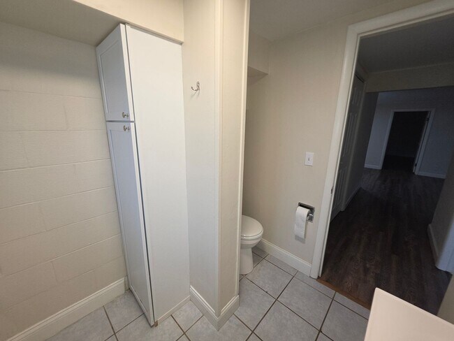 Building Photo - 4762 Greenfield Dr