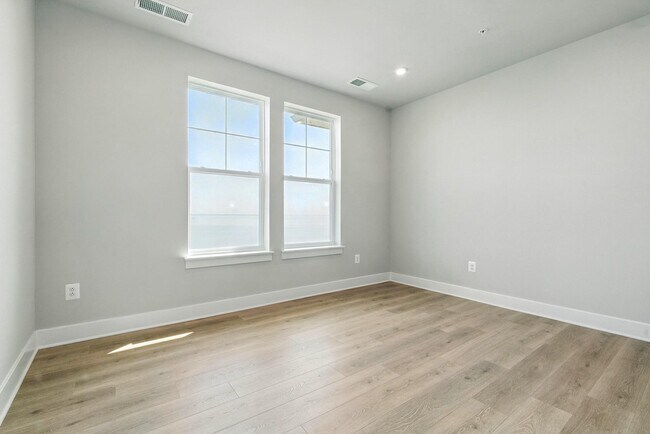 Building Photo - 218 Switchgrass Wy