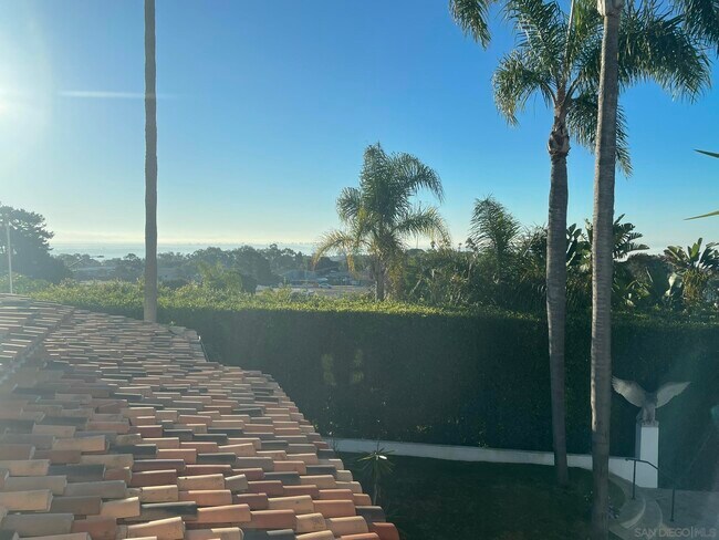 Building Photo - 6692 La Jolla Scenic S Dr