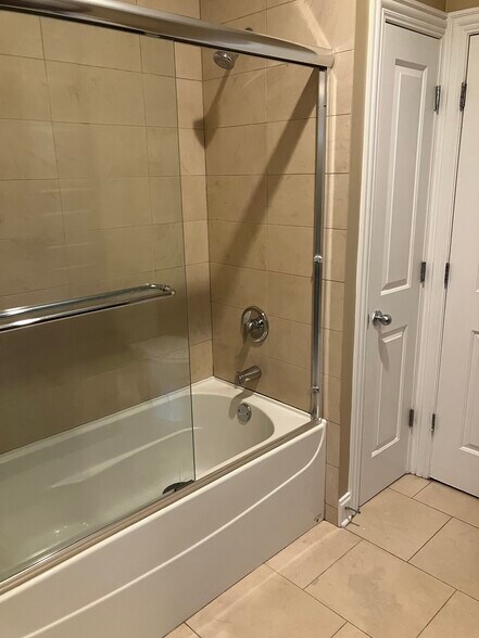 Bathroom - 2325 W Huron St
