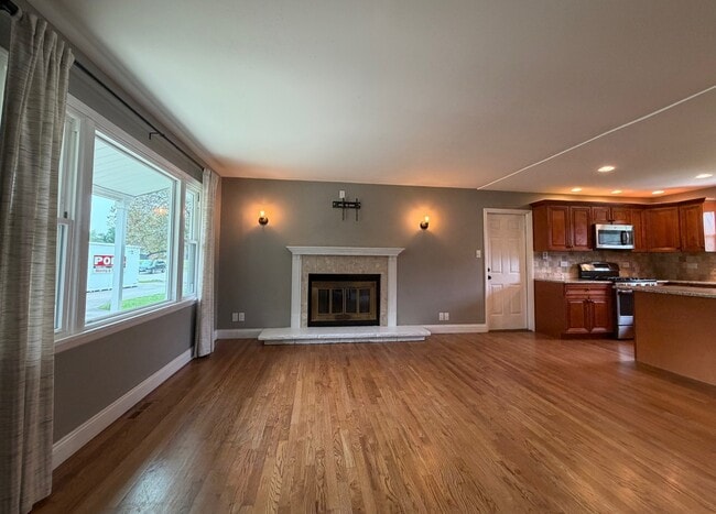 Building Photo - 5S481 Glenoban Dr