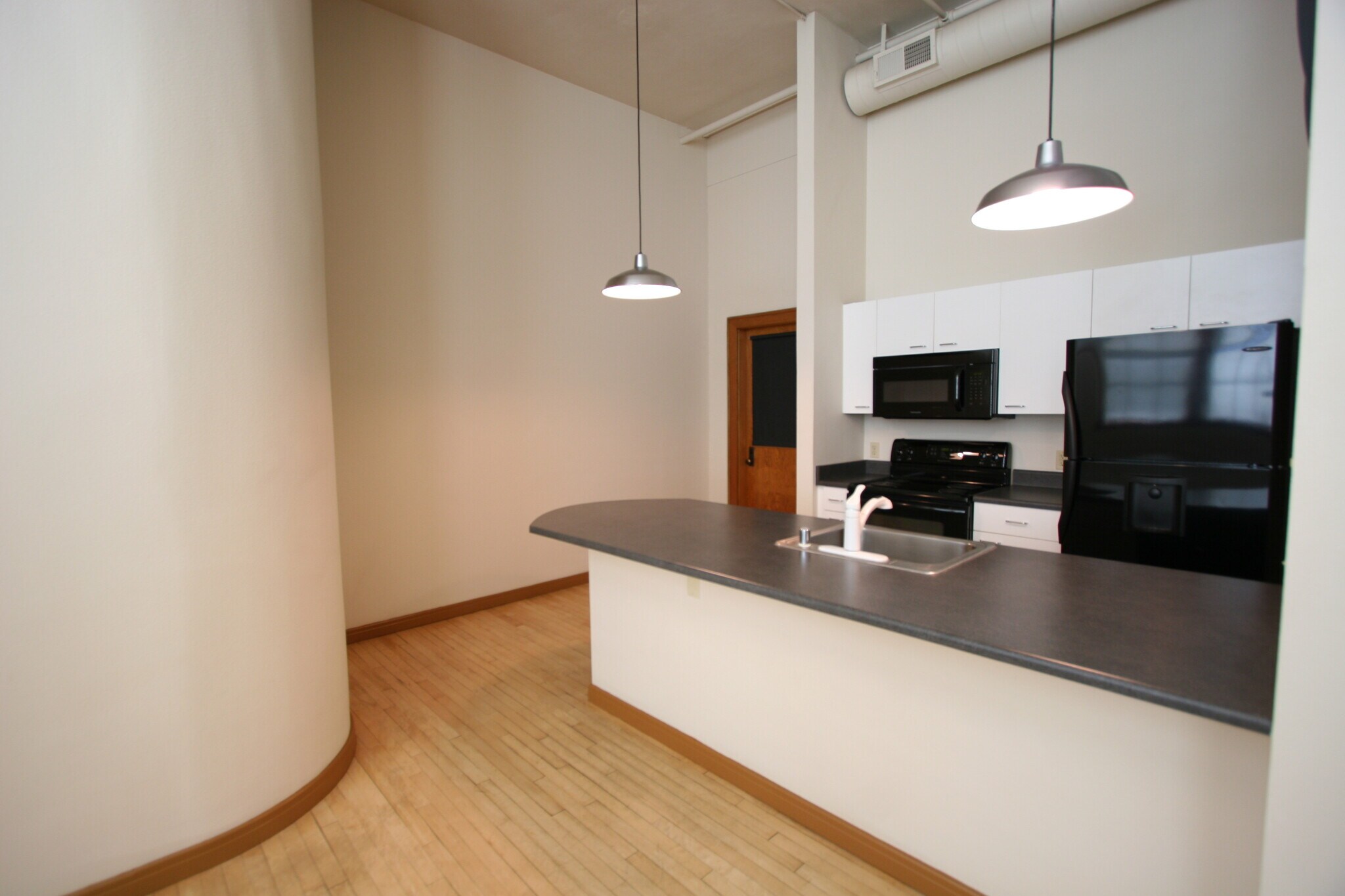 Building Photo - 100 Broadway Blvd NE