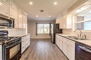 Building Photo - 211 Pine Shadow Dr