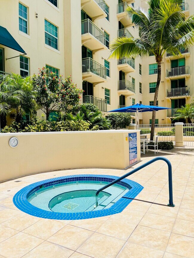 Building Photo - 610 Clematis St