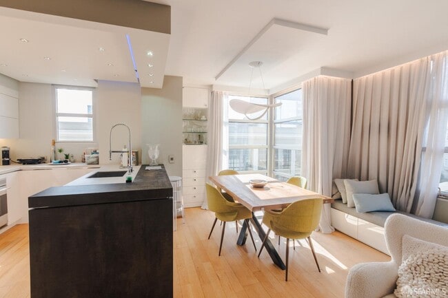 Building Photo - 1800 Washington St