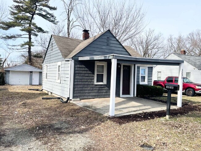 Building Photo - 3 Bedroom conveniently located near the thriving Twin Aire neighborhood