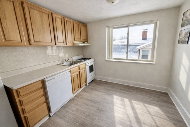 Building Photo - 16 Chester St