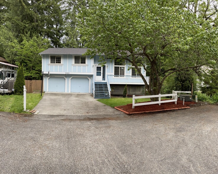 Primary Photo - 530 NW Carolyn Ln