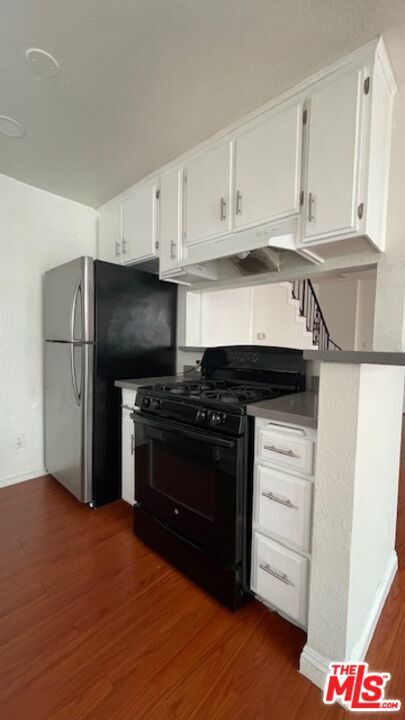 Building Photo - 4826 Rosewood Ave