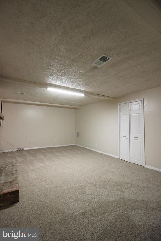 Building Photo - 7765 Brandeis Way