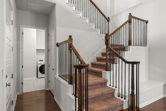 Building Photo - 713 Kingston Pl