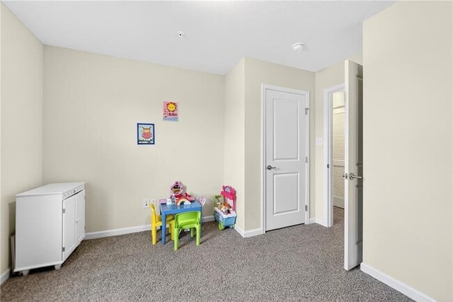 Building Photo - 380 Sunrise Dr
