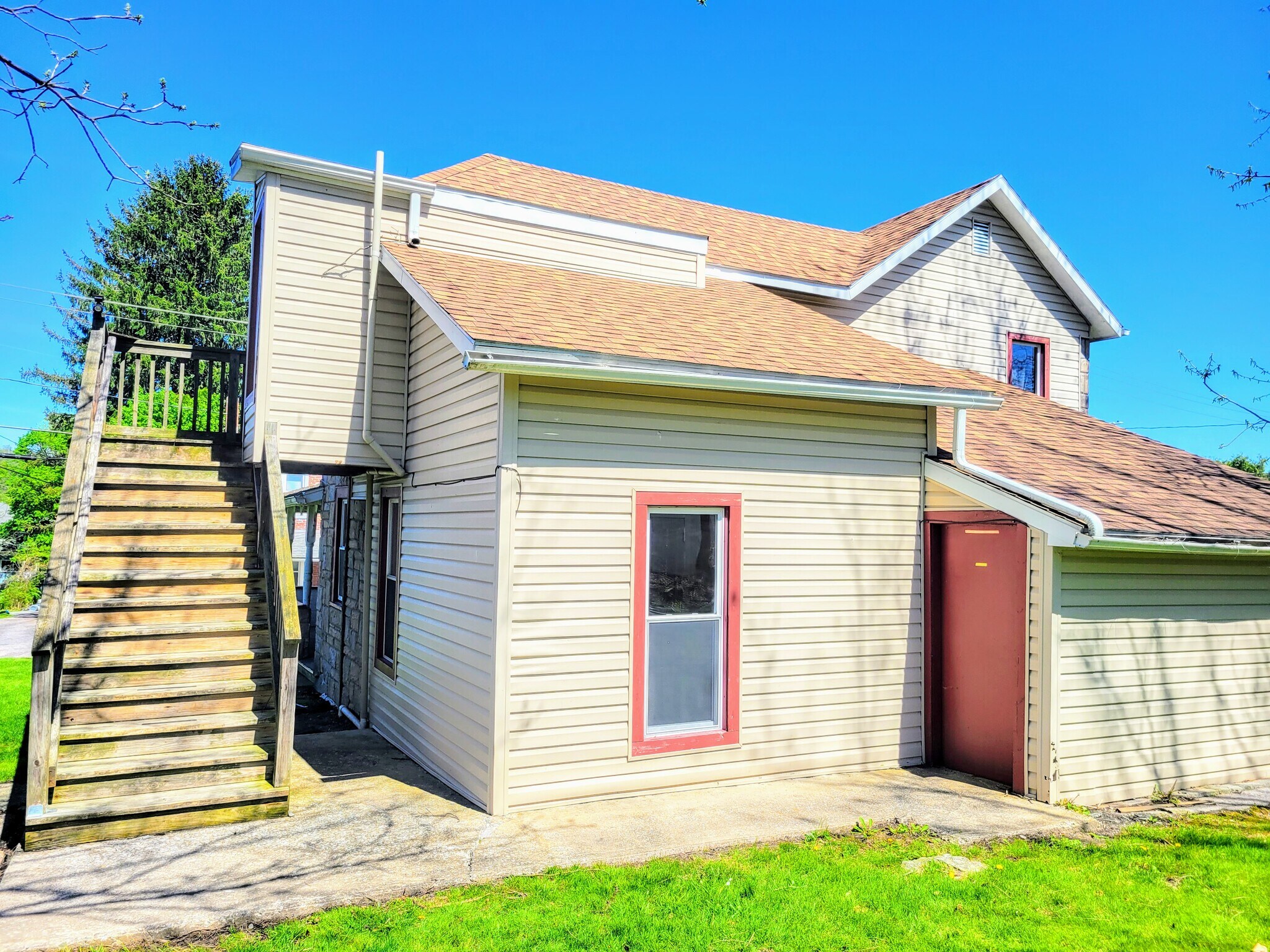 Stair Entrance Unit 2 - 43 N Highland St