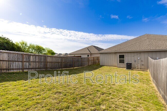 Building Photo - 3505 Abraham Dr