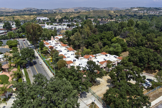 Building Photo - Whispering Oaks Apts