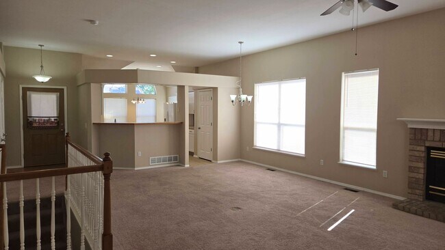 Building Photo - 1329 Nutwood Dr